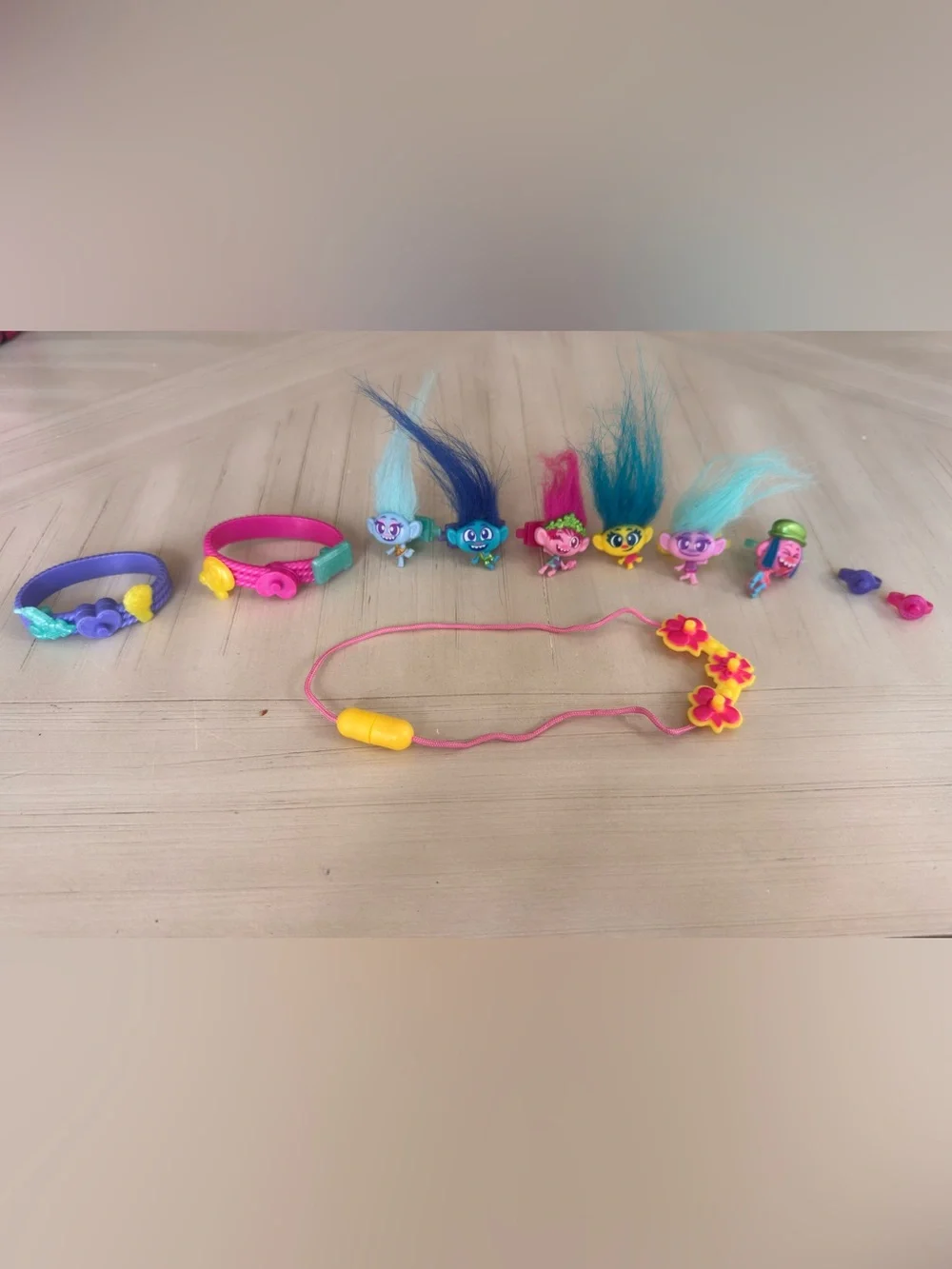 DreamWorks Trolls Tiny Dancers Greatest Hits Collector Figures & Jewelry Set